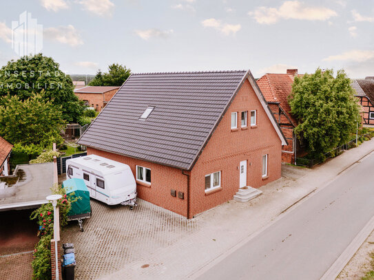 Gepflegtes Zweifamilienhaus: Vermietungs- & Eigennutzungsoption unter einem Dach