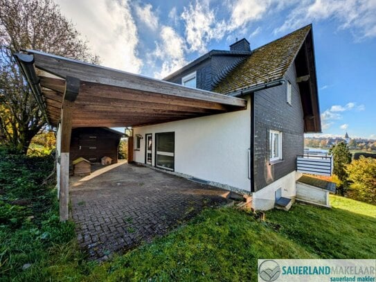 Top-Lage Winterberg: Freistehendes Haus mit Doppelgarage und Einliegerwohnung - Ideal für Gäste oder Home Office!