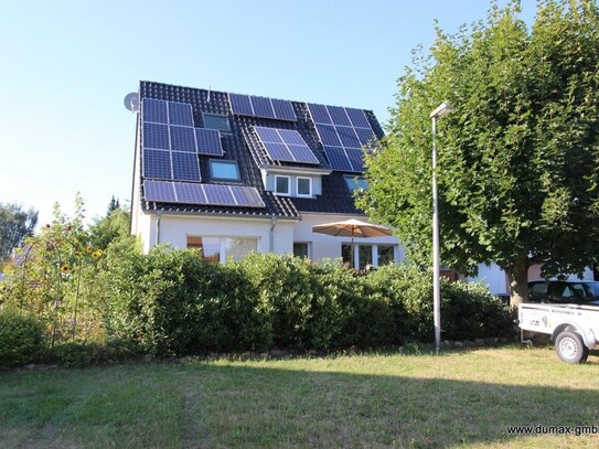 Charmantes Zweifamilienhaus mit großzügigem Grundstück und Ausbaureserve in Diepholz