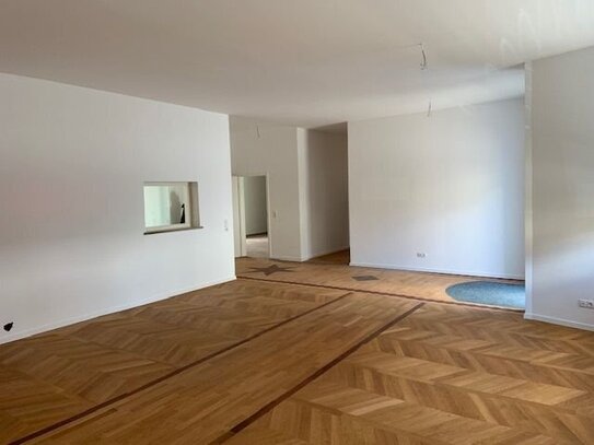 riesige EG-Wohnung - barrierefrei - mit Balkon, Stellplätzen und Terrasse!