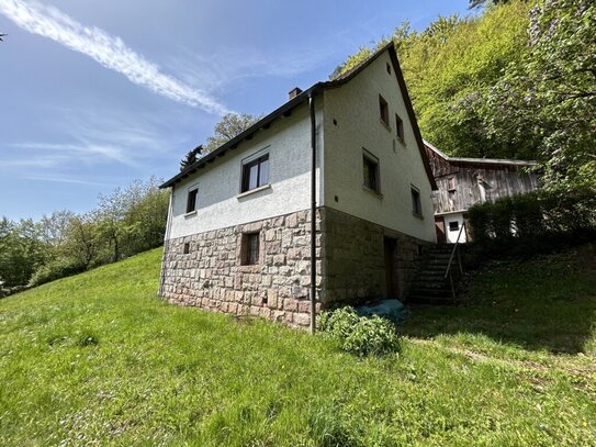 massiv gebautes Einfamilienhaus in traumhafter Lage am Waldrand!