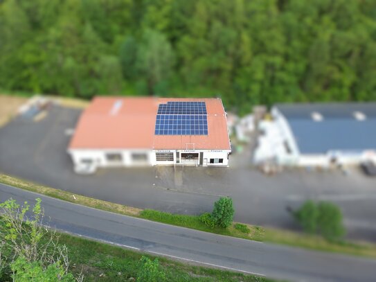 Große Halle mit Büro und 30 kWp Photovoltaikanlage in Neuerburg