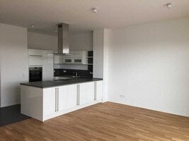 MODERNES PENTHOUSE, 4 Zimmer, familienfreundliche + zentrale Lage