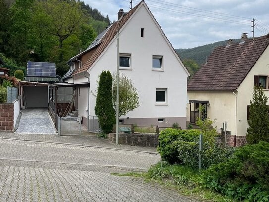 Attraktives Einfamilienhaus mit kleinem Hof & Garten