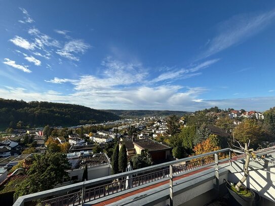 IHR LOGENPLATZ ÜBER LEONBERG!! Komfortable 3,5 - Zimmer-DG-Wohnung in exponierter Aussichtslage