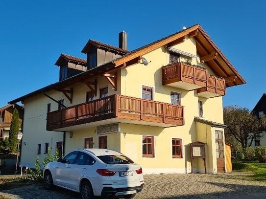 Charmantes Mehrfamilienhaus mit Gastronomie bzw. Gewerbefläche im Erdgeschoss, im schönen Bad Griesbach!