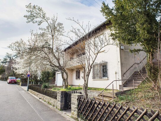 Einfamilienhaus an der su¨dlichen Weinstrasse in hervorragender Lage