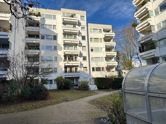 Sofort frei! Großzügige 3,5 Zimmerwohnung mit Balkon in Ottobrunn, Robert-Koch-Strasse