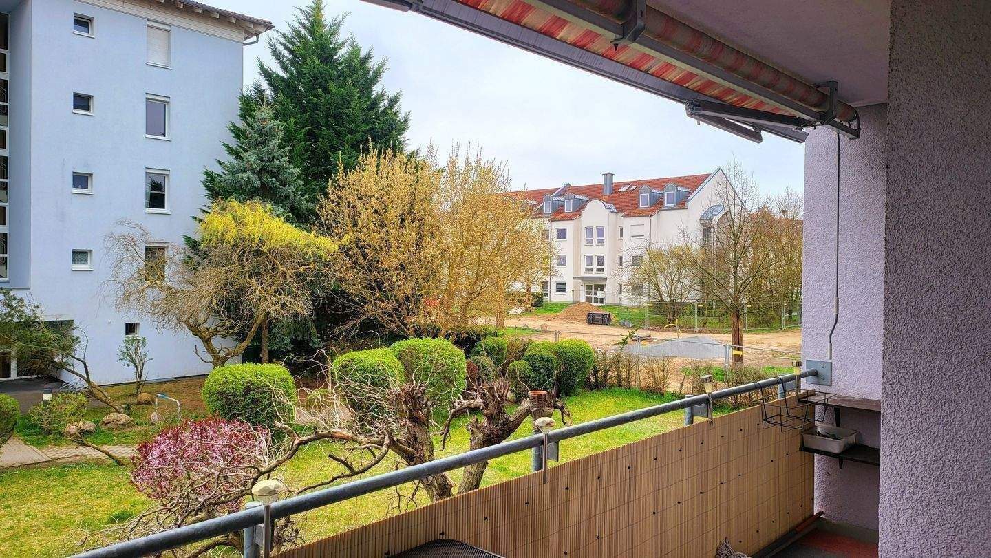 SOFORTBEZUG! 4-Raum-Wohnung/Balkon/Garage/ruhige Siedlung/Investment!