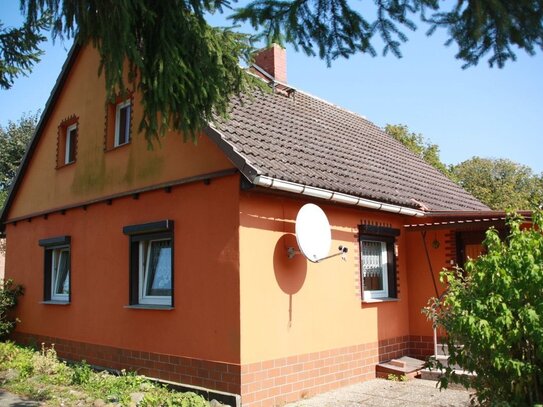 Handwerker aufgepasst! Freistehendes Wohnhaus in wunderschöner, naturnaher Lage