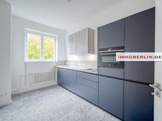 IMMOBERLIN.DE - Schöne grundsanierte Altbauwohnung mit Loggia nahe Ceciliengärten