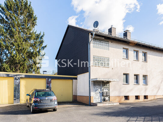 Solide vermietetes Zweifamilienhaus mit Garage in ruhiger Lage.