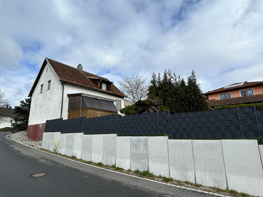 Renovierungsbedürftiges Einfamilienhaus mit schön eingewachsenem Grundstück in Windischbergerdorf bei Cham