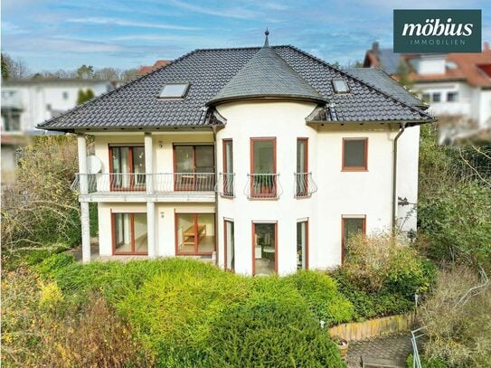 Zweifamilienhaus mit Terrasse & Balkon am Ortsrand mit Blick ins Grüne