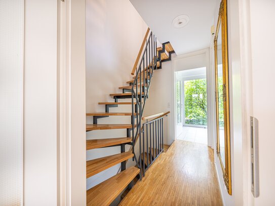 Modernes Familienleben in Poppenbüttel: Townhouse mit Dachterrasse