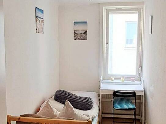 Zimmer mit Wlan, Einzelbett, Waschmaschine, Mitbenutzung Gästeküche und Teilung Bad/Wc