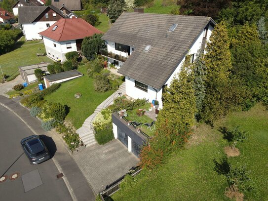 Traumhafte - großzügige Wohnung - mit großem Garten