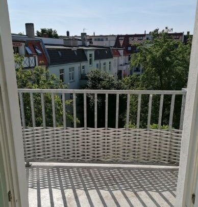 3 Zimmer im 4. Obergeschoss mit Balkon! Ab 1. März verfügbar