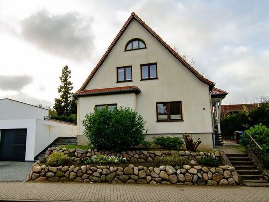 Modernisiertes Einfamilienhaus in beliebter Wohnlage mit Blick ins Grüne