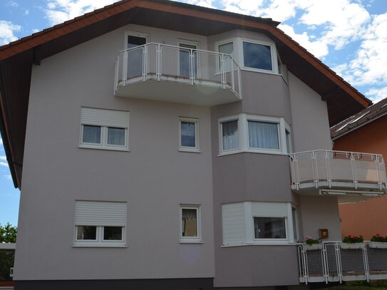 1 Zimmer-Dachgeschoß (2. OG) Apartment mit separater Küche und Balkon in kleiner Wohnanlage