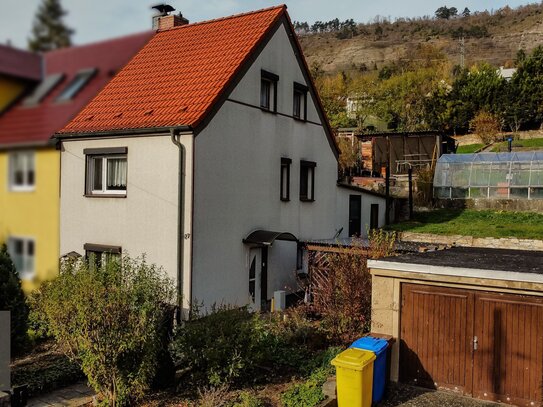 „Omas kleines Häuschen“ mit großem Garten