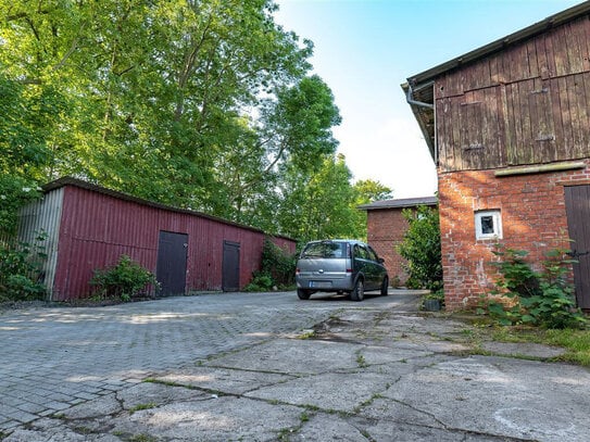 Resthof mit Zweifamilienhaus in Oederquart!