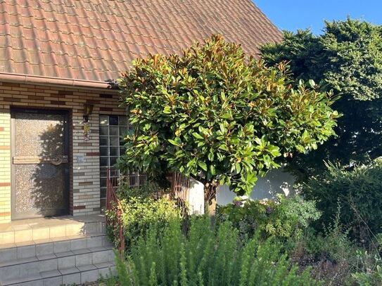 Charmantes Einfamilienhaus mit großem Garten in ruhiger Lage