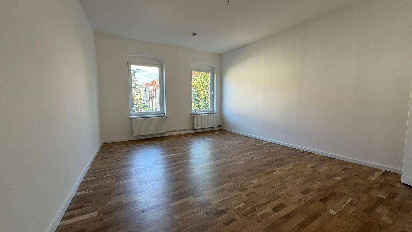 Frisch sanierte 2-Raumwohnung mit Einbauküche ! +Befristete Vermietung bis zum 30.09.2030+ - Foto 1