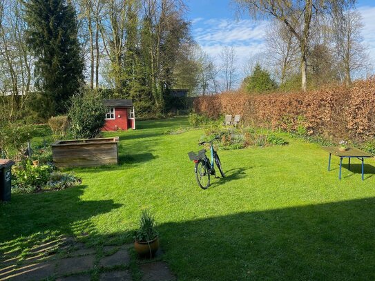 Charmantes Reihenmittelhaus mit Charakter und großem Garten zentral gelegen