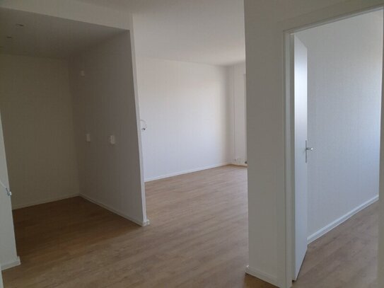 TOP-sanierte 2,5-R.-Wohnung mit Balkon - Haus mit Aufzug!