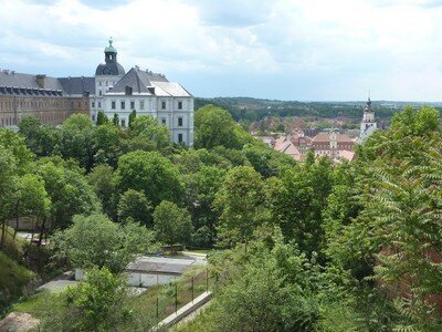 - Wohnung mit Fernblick und Einbauküche -