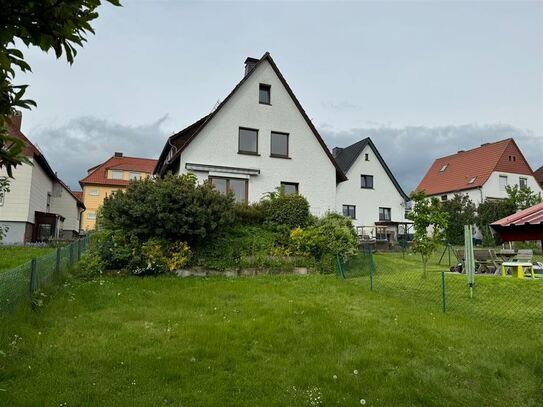 *Stadtnahe Doppelhaushälfte mit Südterrasse und kleinem Garten!*