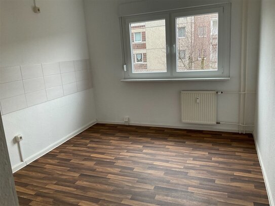 4-Raum-Wohnung mit Balkon und Wanne