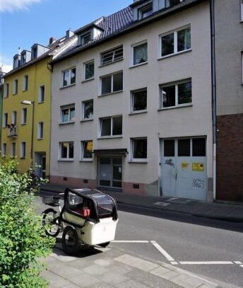 Großzügige Einzimmerwohnung vis a vis zum Rheinauhafen zu verkaufen