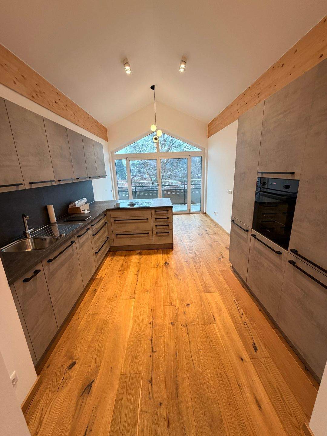                                                               Dachgeschosswohnung mit S&uuml;dbalkon in Chiemseen&auml;he in Prien                                                       in Prien am Chiemsee