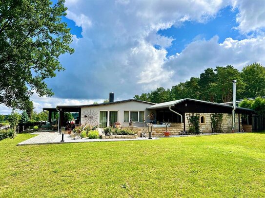 Luxuriöser Bungalow mit eigenem Seezugang und Seeblick in Carpin am Rödliner See nahe Neustrelitz