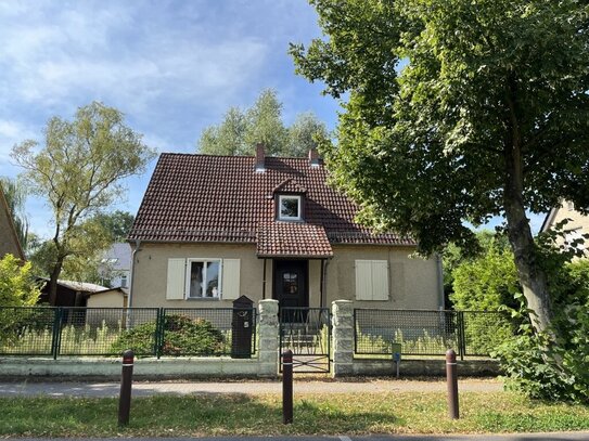 Sanierungsbedürftiges, leerstehendes Einfamilienwohnhaus in Dahlewitz