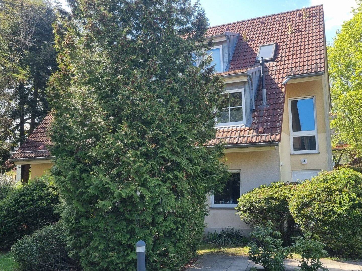 Seltene 6-Zimmer-Doppelhaushälfte mit Süd-Terrasse in Französisch-Buchholz - Foto 1