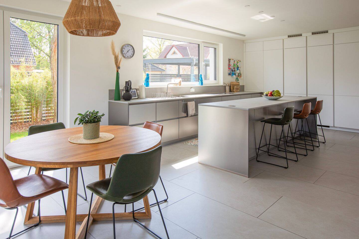 Modernes Einfamilienhaus (2023) mit großem Wohnbereich, Premiumküche & Garten in ruhiger Lage - Foto 1