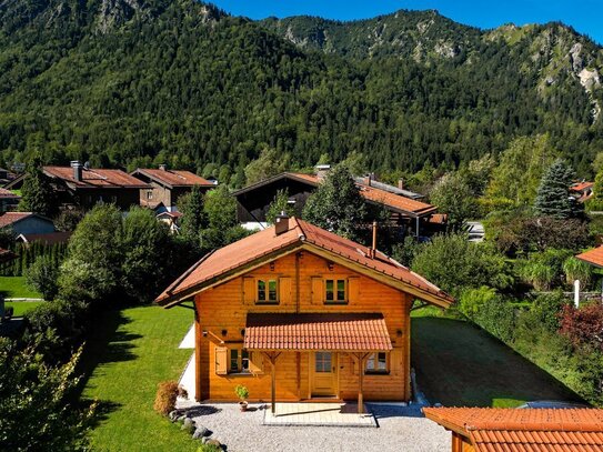 Holzblock-Einfamilienhaus mit Top Energiewert B! - Bester Wohnkomfort in traumhafter Alpenkulisse.