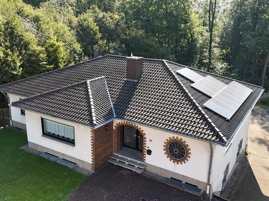 Großer Bungalow mit Gewerbeanteil und Garagen - Ihr perfektes Zuhause für Wohnen und Arbeiten