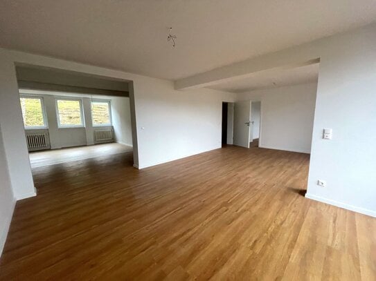 Gehobene familienfreundliche 4-Zimmer Wohnung, 2 Bäder, 3 Schlafzimmer, ca. 160 m² Wohnfläche, Panormablick - Aufzug -…