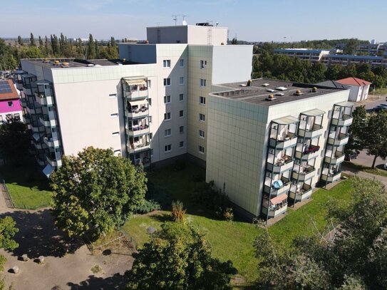 Hochwertig sanierte 3- Raumwohnung mit Balkon !