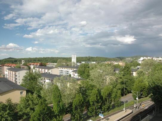 Stuttgart-Giebel: 10. OG: VERMIETETE, 3-Zimmer-Wohnung im Mehrfamilienhaus mit herrlicher Aussicht!