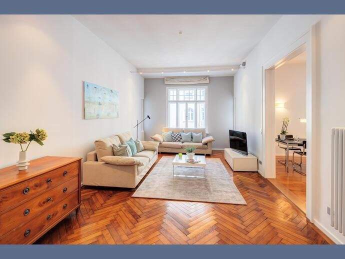 Möbliert: Wohnen in herrschaftlichem Altbau in bester Lage