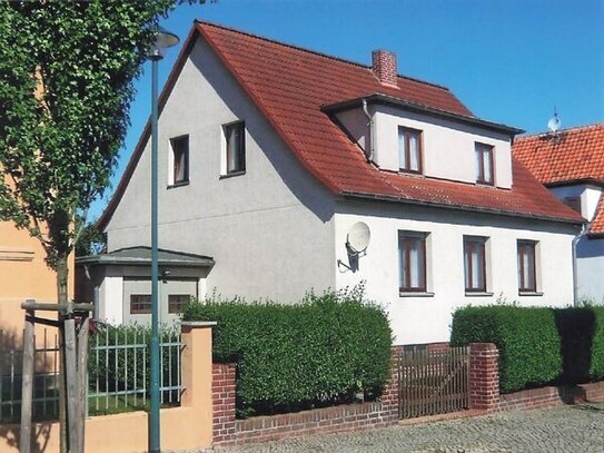 Schickes Einfamilienhaus mit Garten und Garage