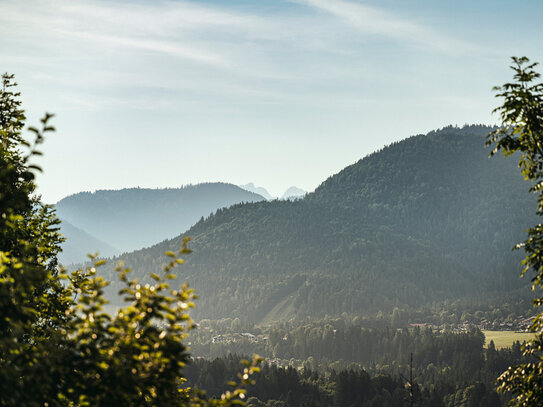 ***Ansprechendes Anwesen*** mit vorhandener Bausubstanz - Bergblick