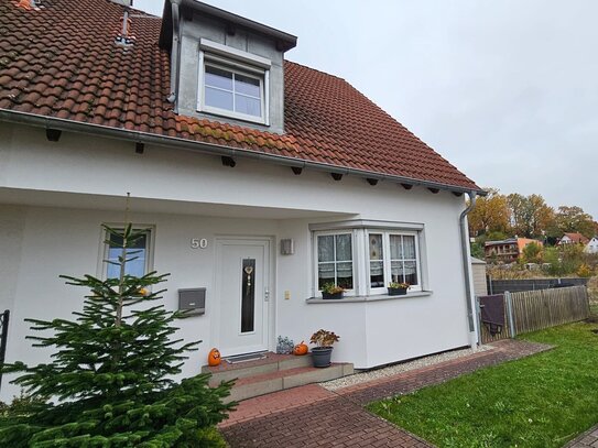 Schöne Doppelhaushälfte mit Garten, Garage & Stellplatz