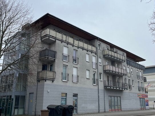 Ich habe mich hübsch gemacht: Helle Pärchenwohnung mit Balkon.