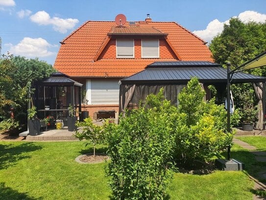 Tolles Einfamilienhaus mit großen nicht einsehbaren Garten/// Reserviert